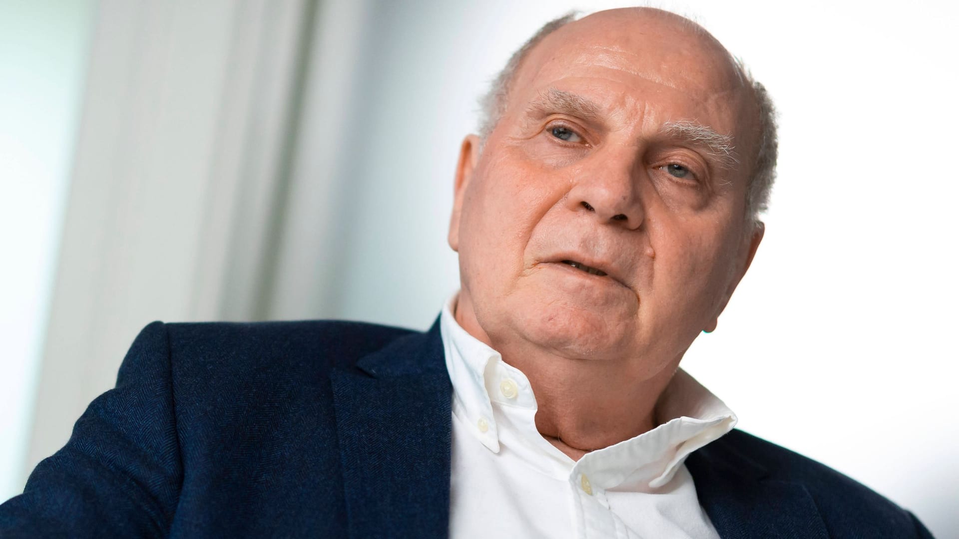 Uli Hoeneß: The honorary president of FC Bayern feels the current transfer sums as "gaga".