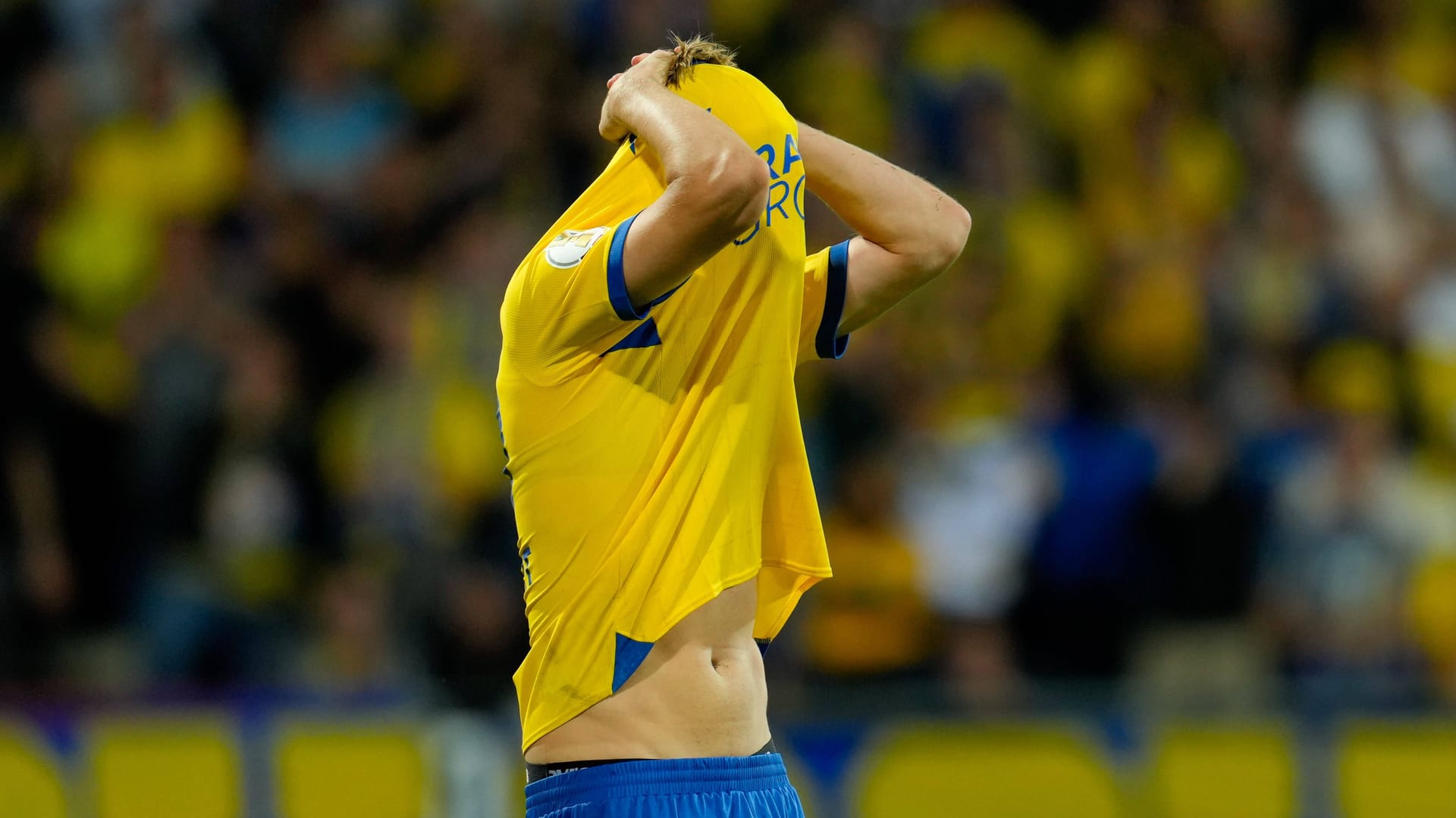 Lukas Frenkert: The Braunschweig defender missed his penalty.