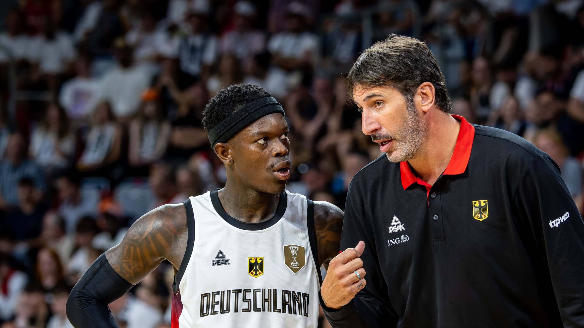 Dennis Schröder and Álex Mumbrú: The captain and the coach were in close exchange.