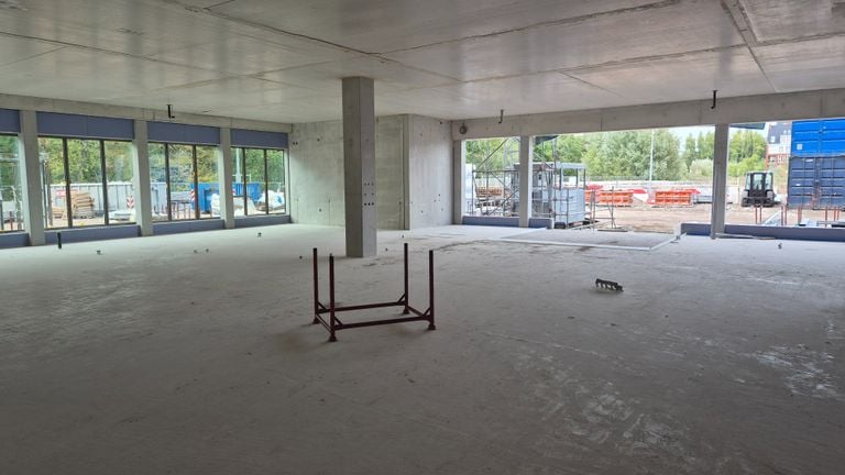 Now bare concrete, but this will be the entrance to the First Aid and GP station (photo: Collin Beijk).