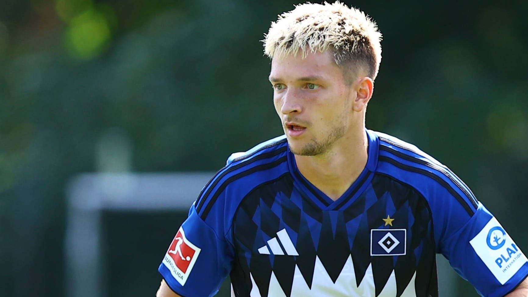 Noah Katterbach: The full -back has to watch.