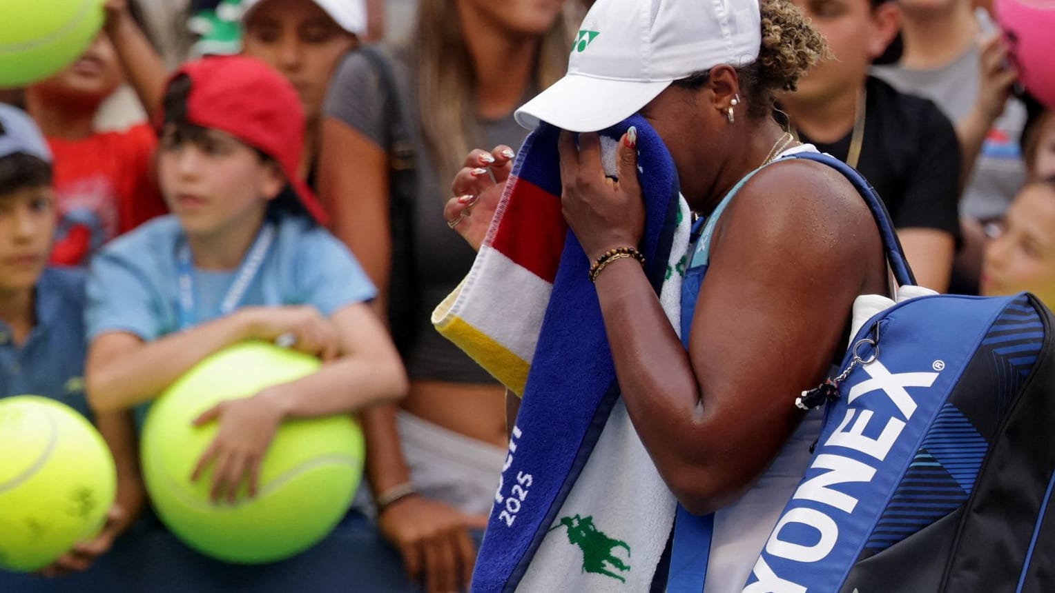 Completely frustrated, Taylor Townsend leaves the court in Flushing Meadows after her defeat against Barbora Krejčíková.