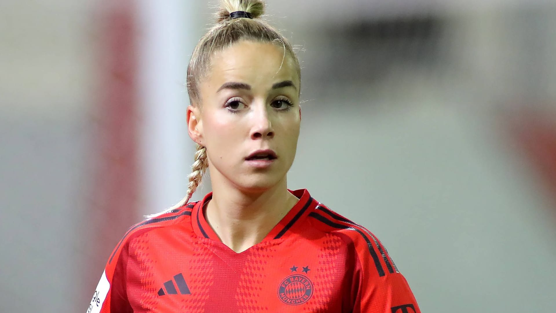 Giulia Gwinn: She missed the Bundesliga start for a knee injury.