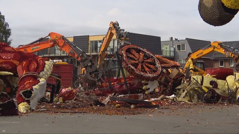 Each floats ends into a pile of waste (photo: Omroep Brabant)