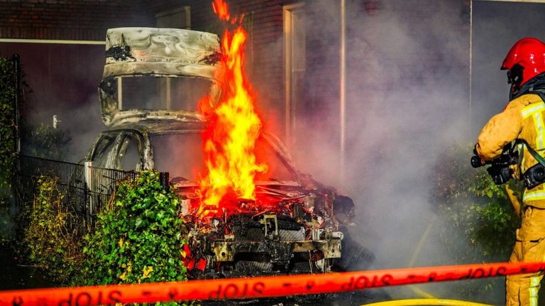 Smoke from a battery is extremely toxic and enormously acidic (photo: Heitink news agency).