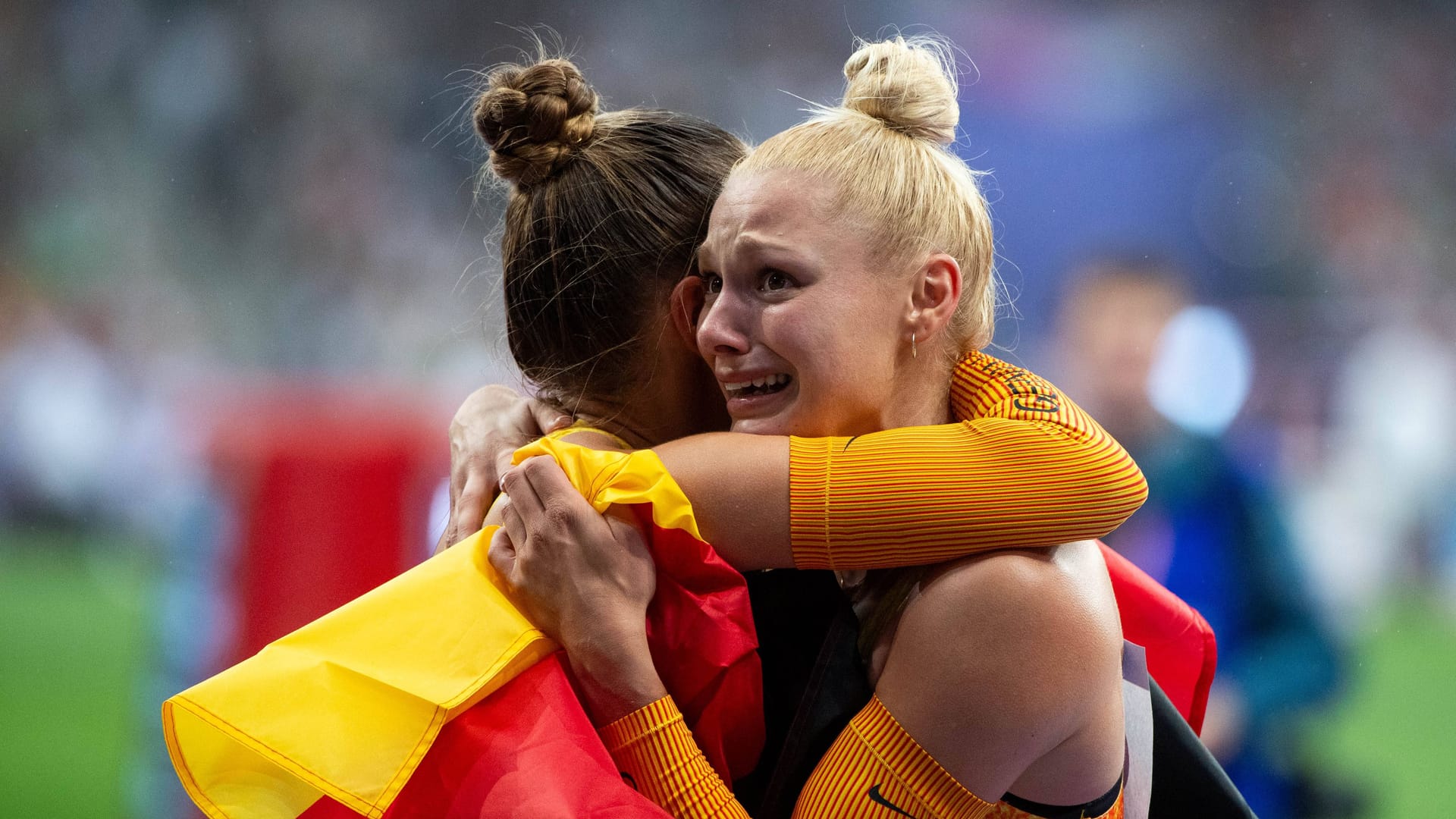 Lisa Mayer (right) with Gina Lückenkemper: The German season has won bronze over the 4x100 meters in Paris.