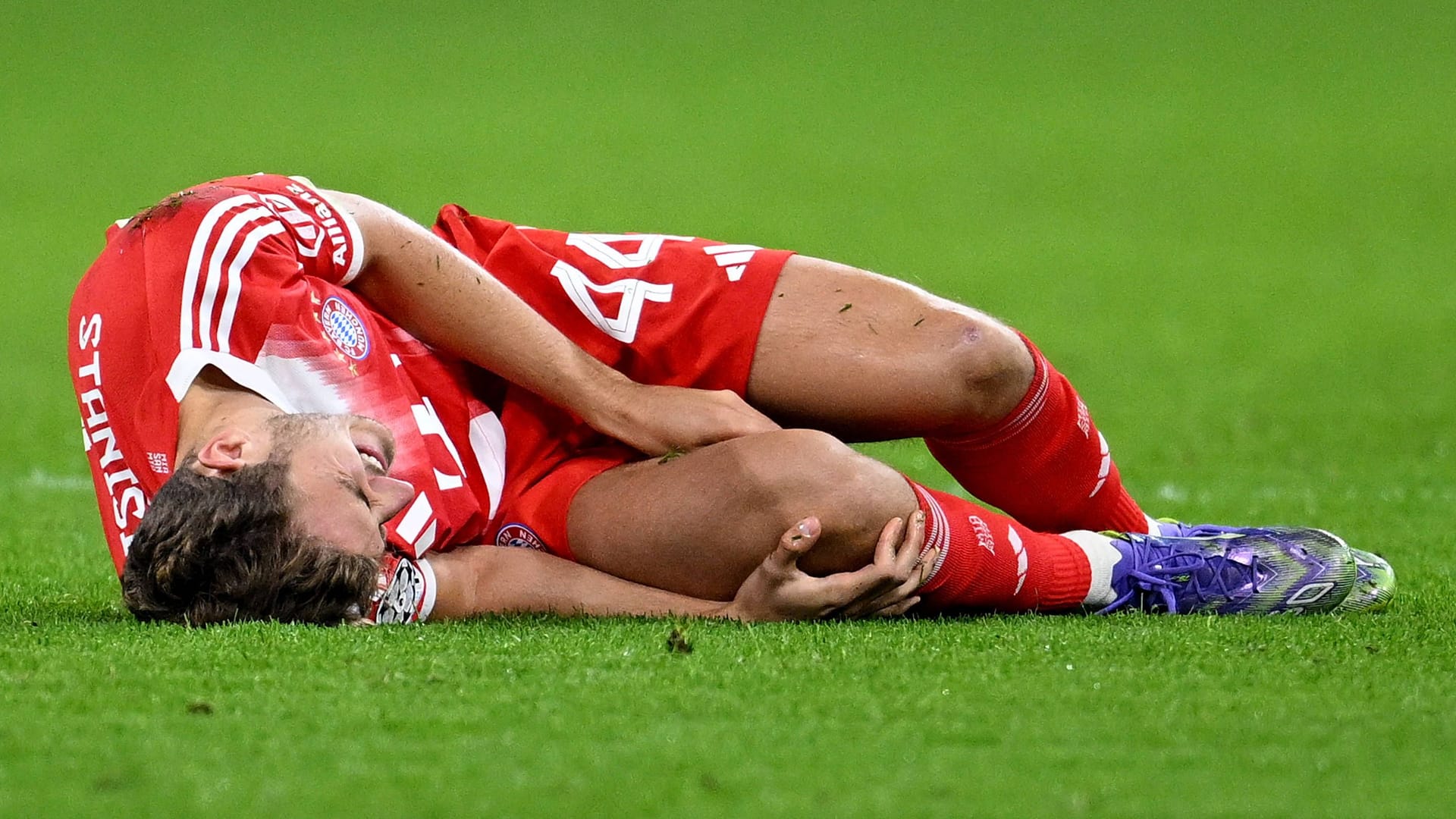 On the ground: Bavaria's Josip Stanišić after his injury in the game against Chelsea.