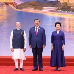The Chinese president, Xi Jinping and his wife, Peng Liyuan, pose for a group photography with the Indian Prime Minister, Narendra Modi, at the Meijiang Convention and Exhibition Center, in Tianjin, in northern China. | Photo: Xinhua/Ding Haitao