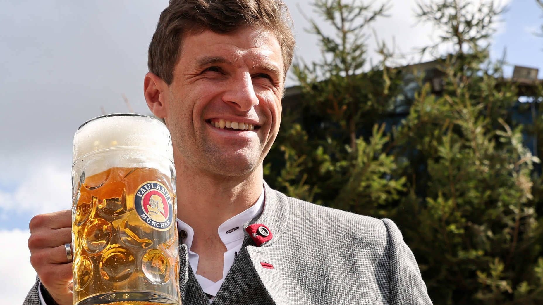 Thomas Müller: He visited his home.