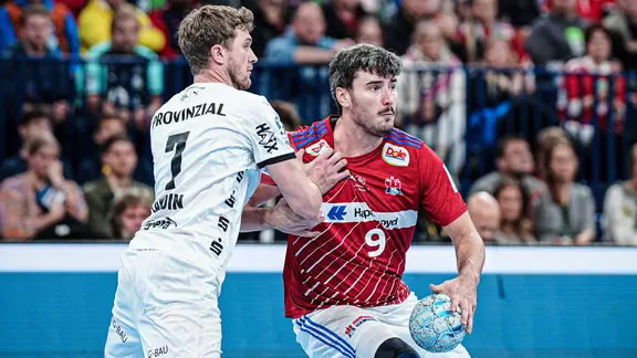 Magnus Landin (THW Kiel, l.) And Jacob (HSV Hamburg)
