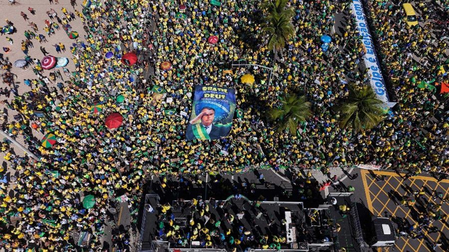 PHOTALERIA Aerial view of supporters of the Brazilian president Jair Bolsonaro during a demonstration in his favor at the beach of Copacabana, Rio de Janeiro, Brazil