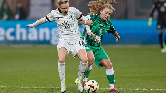 Game scene of the Bundesliga game of Wolfsburg women against SV Werder Bremen.