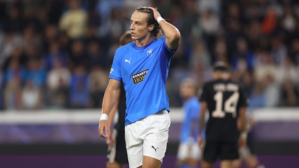 Wurde wie die gesamte Paphos-Mannschaft von den Bayern nass gemacht: David Luiz (38)