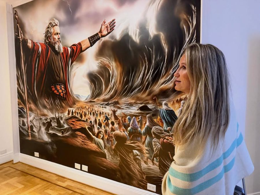 Milei's paintings in the fifth of Olivos