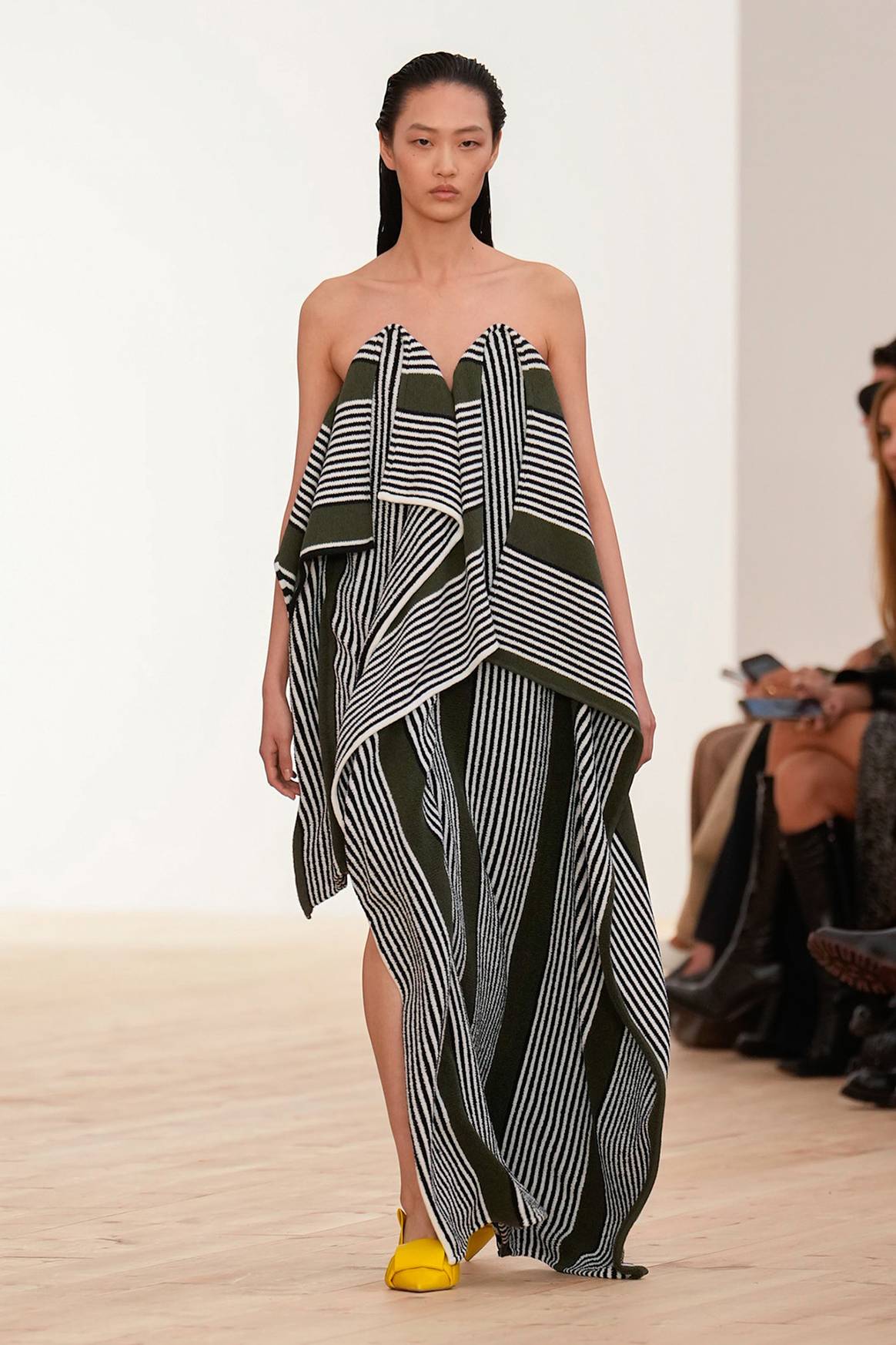 Loewe, desfile de presación de la colección de mujer para la temporada primavera/endo 2026.