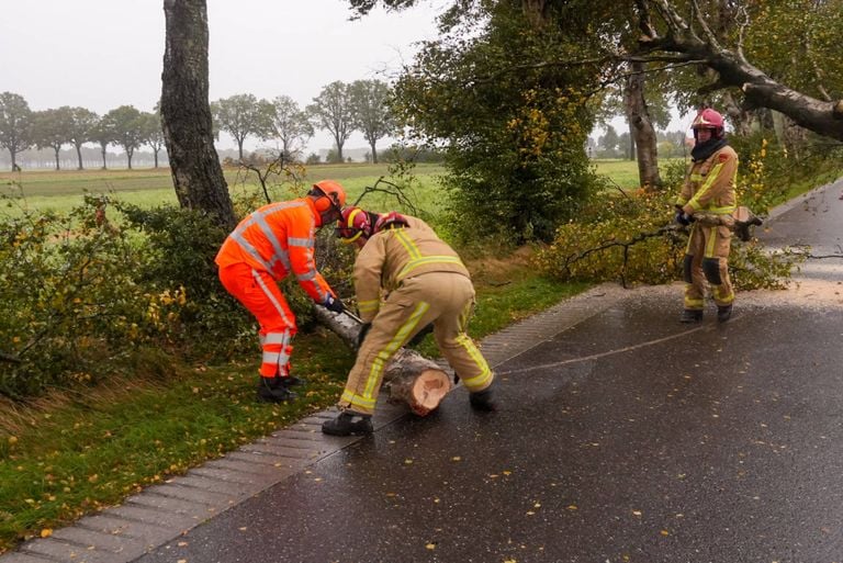 Clean -up work in Deurne (photo: Harrie Grikeleels/press agency Heitink).