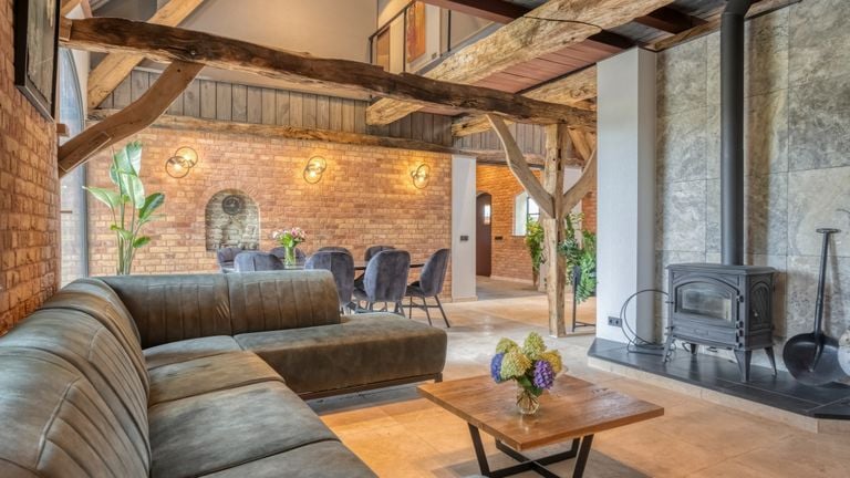 The atmospheric living room (photo: Van Helvoort Makelaardij).