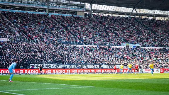 Spectators at the Niedersachsensenderby between Hannover 96 and Eintracht Braunschweig