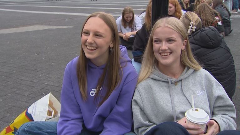 Fans were waiting for hours (photo: Omroep Brabant).
