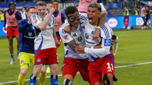 HSV attacker Ransford Königsdörffer (r.), who played a key role in the promotion, is still waiting for his first goal of the season in the Bundesliga
