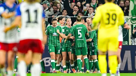 Bremen's players celebrate a goal