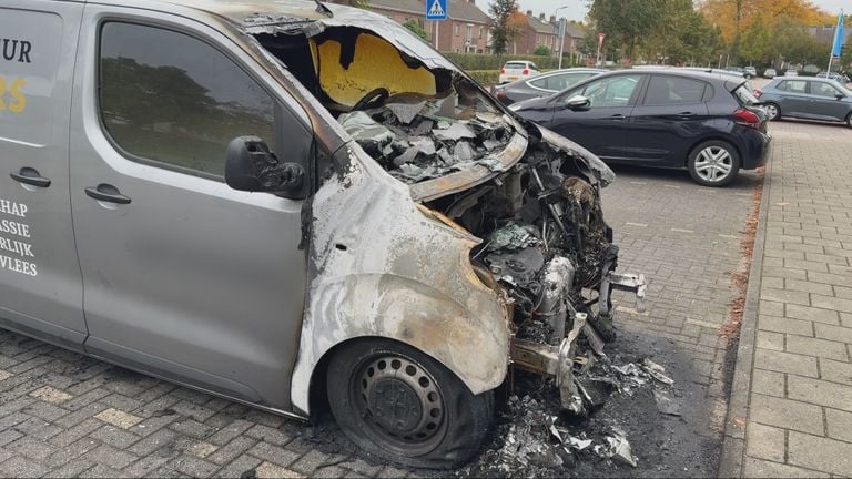 The second burnt-out van (Photo: Omroep Brabant)