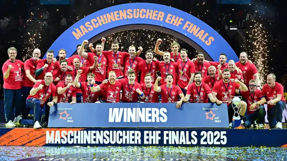 Cheers from the Flensburg handball players