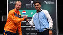 Botic van de Zandschulp with Francisco Cerundolo, his Argentinian opponent in the Davis Cup. 