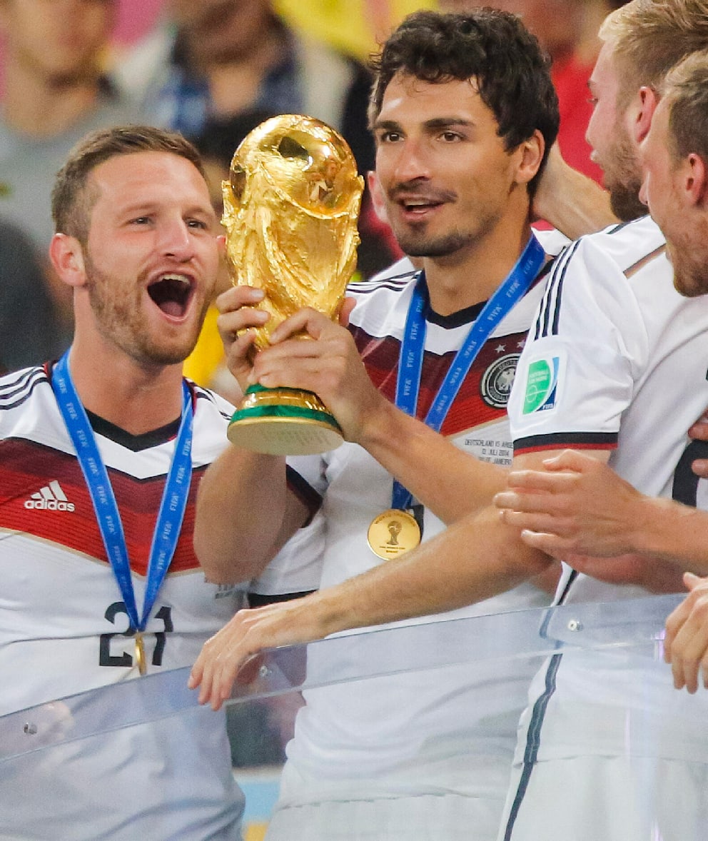 Hummels mit dem WM-Pokal 2014
