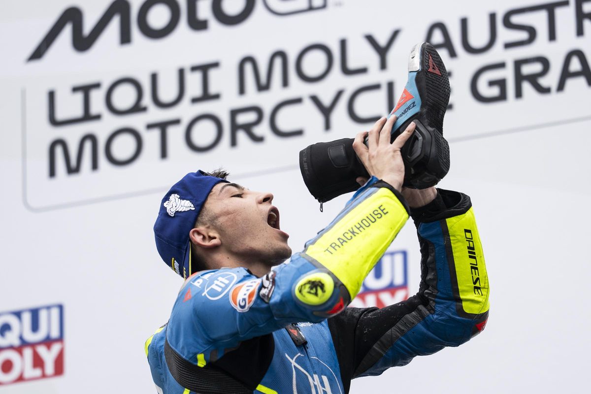 Raúl Fernández (Aprilia), on the podium at Phillip Island (Australia).