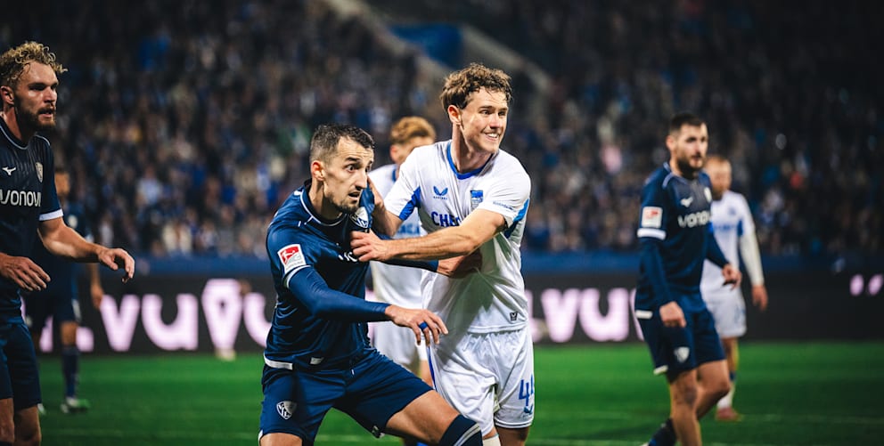 Linus Gechter ist immer eng am Mann, kann als Innen- oder Außenverteidiger spielen. Unter Ex-Trainer Magath spielte er auch als Sechser und Achter im Mittelfeld