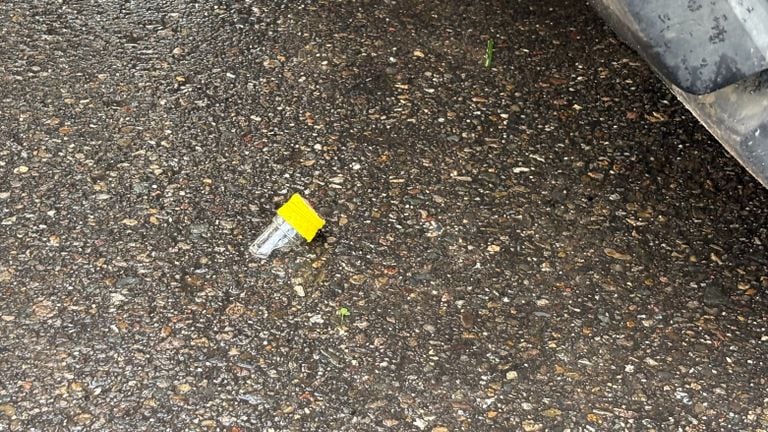 Remains of a bottle of liquor (photo: Raymond Merkx)