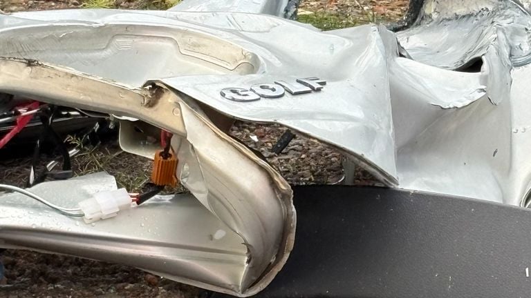 Twisted car parts (photo: Raymond Merkx).