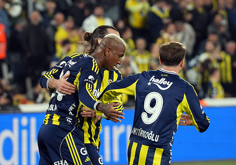 On which channel is the Fenerbahçe-Stuttgart match on?