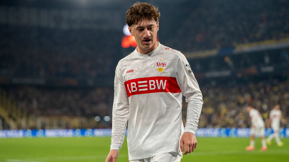 Stuttgarts Angelo Stiller (24) leitete gegen Fenerbahce die Niederlage mit einem Patzer ein