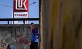 Within the US, doing business with the Russian oil companies Rosneft and Lukoil is banned. 
