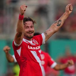 Henry Rorig from Energie Cottbus cheers. (Photo: IMAGO / DeFodi Images)