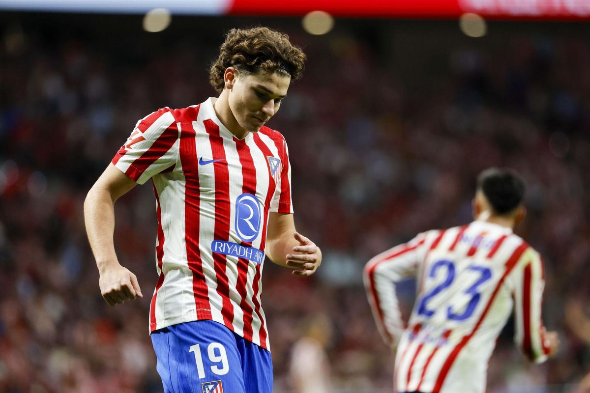 MADRID, 10/18/2025.- Atlético de Madrid forward, Julián Álvarez, during the match corresponding to matchday 9 of Laliga EA Sports that Atlético de Madrid and Osasuna are playing today, Saturday, at the Metropolitano stadium, in Madrid. EFE / Marshal