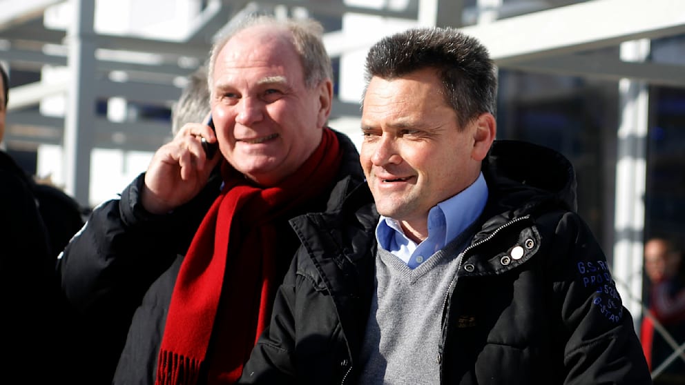 Uli Hoeneß (l.) und Manni Schwabl sind schon lange befreundet – hier sind sie 2012 bei der Biathlon-WM