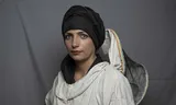 Ghuncha Gul Karim (35) is a beekeeper with her own bees. She started her business after her husband fled Afghanistan for fear of reprisals from the Taliban. She produces honey and delivers it herself by motorbike. “I also have two jobs to support my family,” says the woman from Herat. Beekeeping is closest to her heart: “I want to become the queen of the honey bees.”