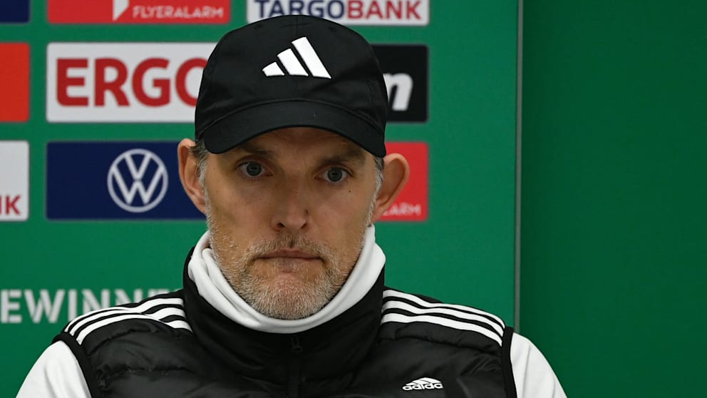 Saß nach der Pokal-Blamage in Saarbrücken am 1. November 2023 völlig versteinert auf der Pressekonferenz: Thomas Tuchel (jetzt englischer Nationaltrainer)