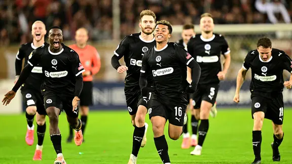 St. Pauli's players cheer.
