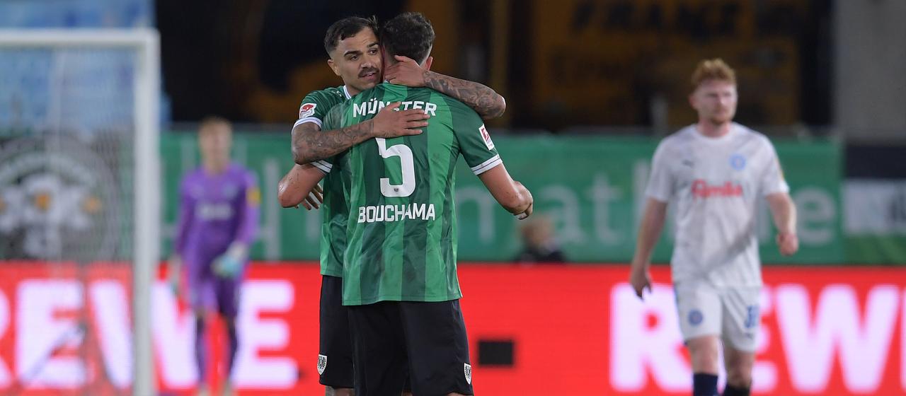 Oliver Batista Meier and Yassine Bouchama celebrate the Münster goal