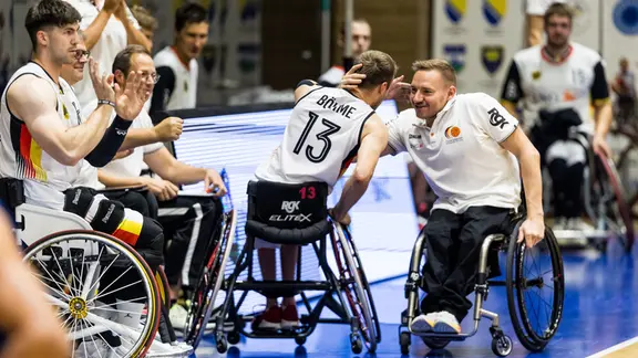 Wheelchair basketball national coach Jan Haller (right) celebrates with his players shortly before the end of the bronze medal game in Sarajevo.