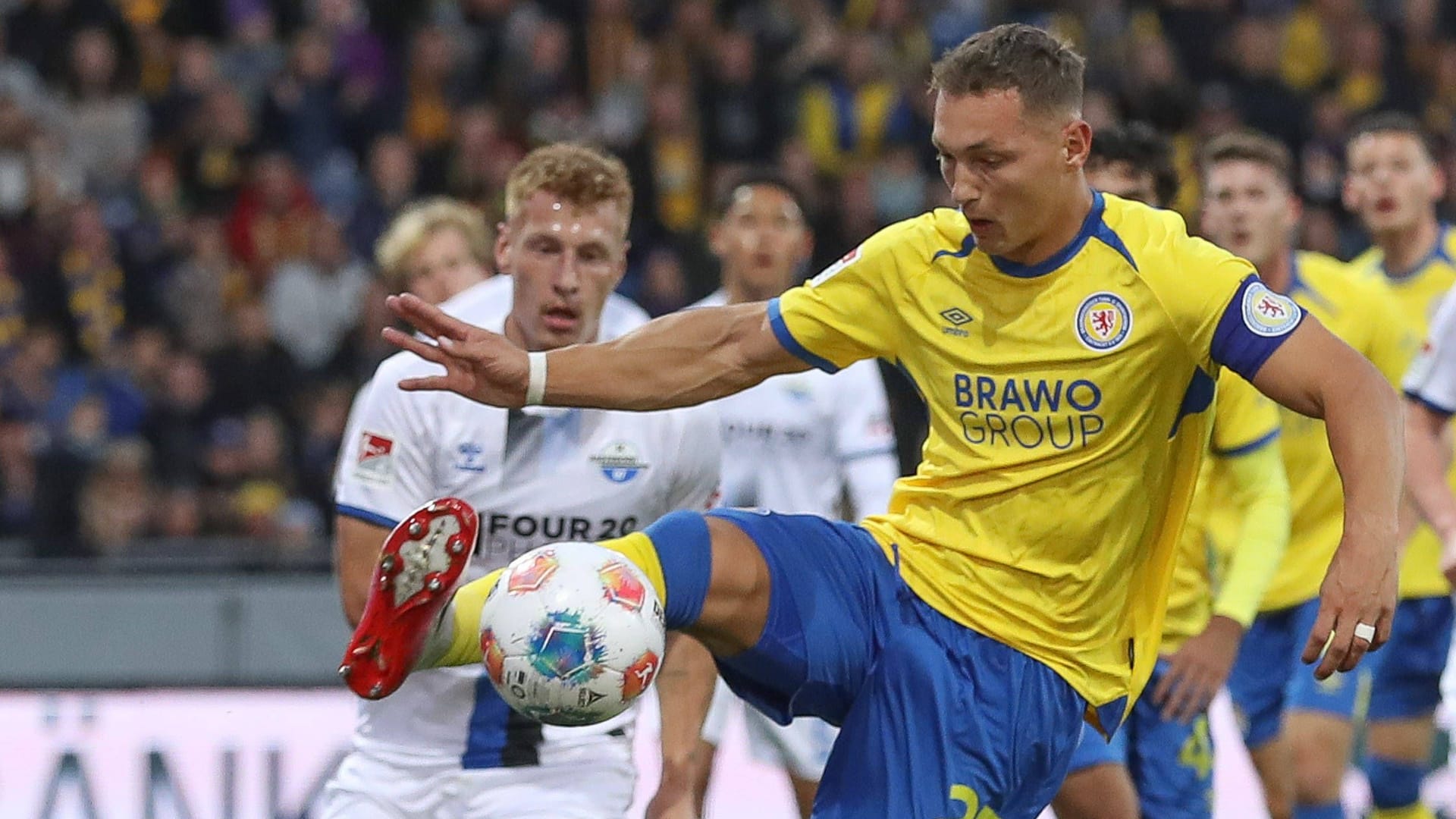 Braunschweigs Sven Köhler on the ball: in the home game against SC Paderborn 07 they lost "Lion" Your fourth duel in a row.