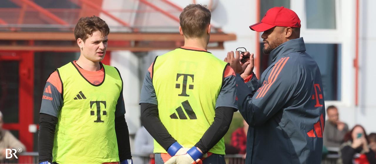 Vincent Kompany discusses this with Manuel Neuer and Jonas Urbig