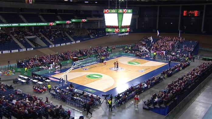 Blick in die 2008 für 31 Millionen Euro erbaute Kalnapilio Arena mit ihrer Radrennbahn. Bei Basketballspielen fast sie dank mobiler Tribünen 5.656 Zuschauer