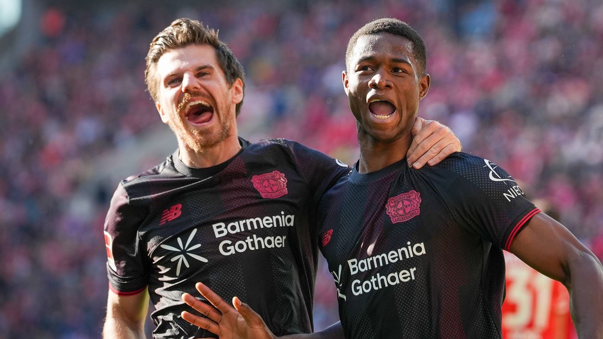 Jonas Hofmann (l.) and Christian Kofane: Leverkusen is currently one of the top five German clubs.