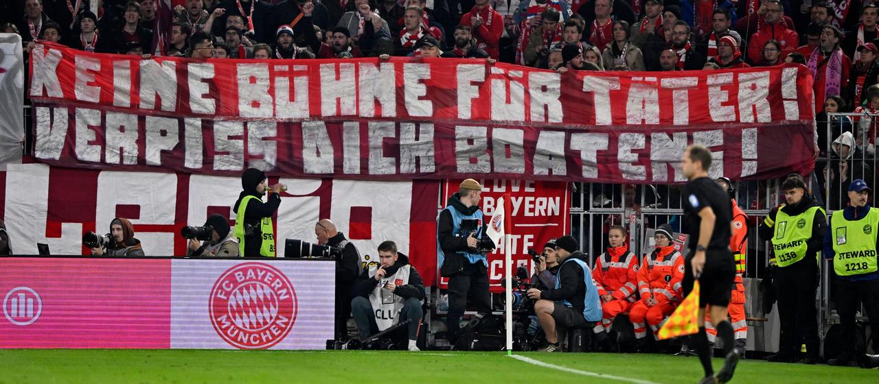 On the south curve in the Allianz Arena: A banner against Jerome Boateng