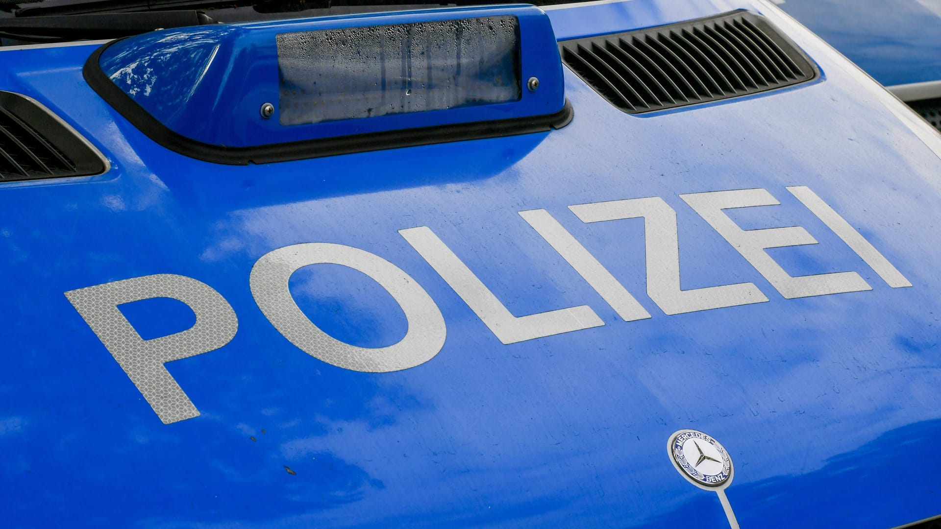 Police emergency vehicle: There were fan clashes in Hanover.